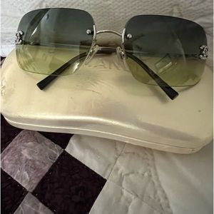 CHANEL SUNGLASSES - Green lenses with Chanel logo rhinestones